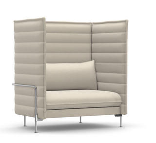 Vitra Alcove Highback Love Seat in crème stof, schuin vooraanzicht
