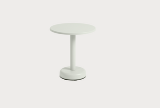 table basse linéaire en acier