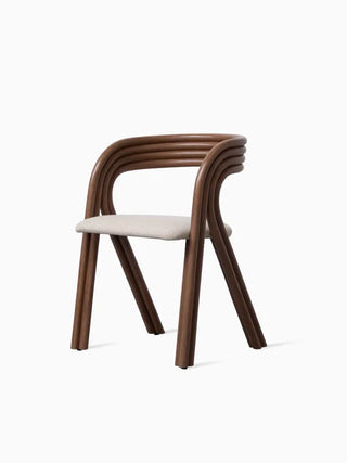 Chaise Vincent Sheppard Arc Dining Chair en rotin teinté tabac, vue de trois quarts