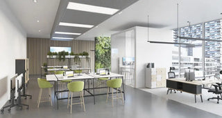 Sfeerbeeld van Buronomic Alto multi-werkplek en statafels in een open kantoor