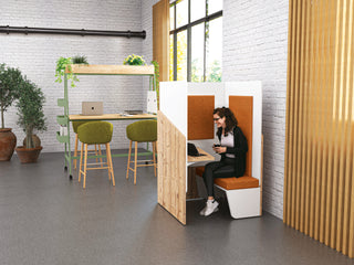 Buronomic Calme werkplekcabine met zitbank in Timber, wit en oranje