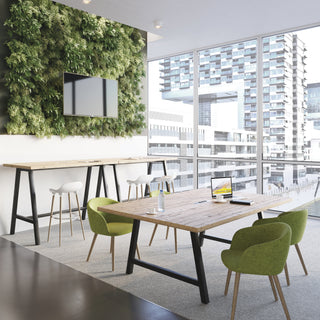 Buronomic Cohesion hoge coworkingtafels met stroomvoorziening in zwart en Timber