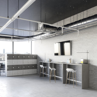 Sfeerbeeld van Buronomic Locker Eko kasten met twaalf vakken en codeslot in wit en Cèdre in een loft