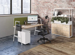 Buronomic Alto individueel bureau met frontpaneel in wit en Timber