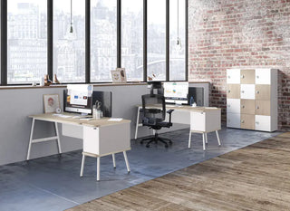 Buronomic Alto individuele bureaus met Solo ladeblokken in wit en wire oak
